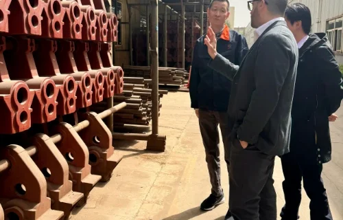 jose_inspeccionando_mercancia_en_china jose_inspeccionando_mercancia_en_china